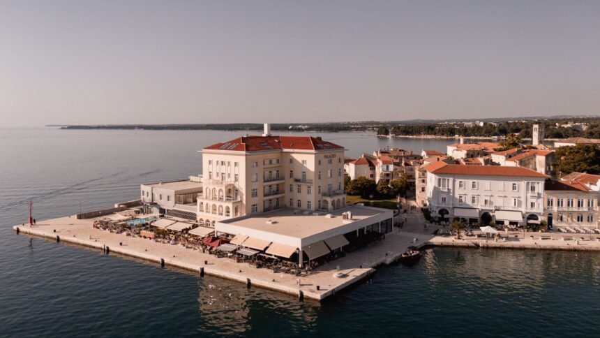 Das BO Hotel Palazzo in erster Meereslage im historischen Stadtkern von Poreč, Istrien.